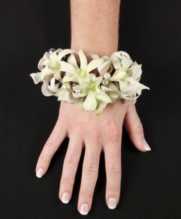 White Wristlet – Mia's Flower Shop, Lancaster PA